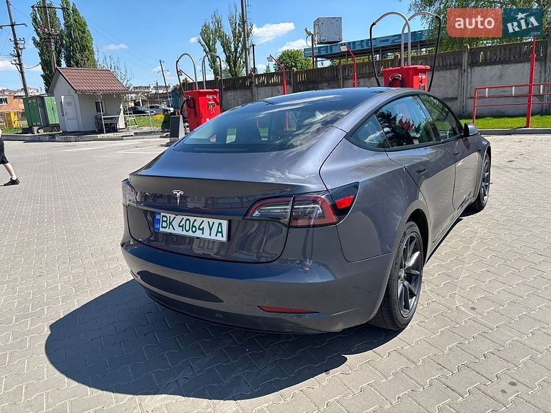 Седан Tesla Model 3 2022 в Виннице