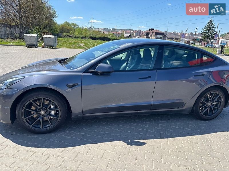 Седан Tesla Model 3 2022 в Виннице