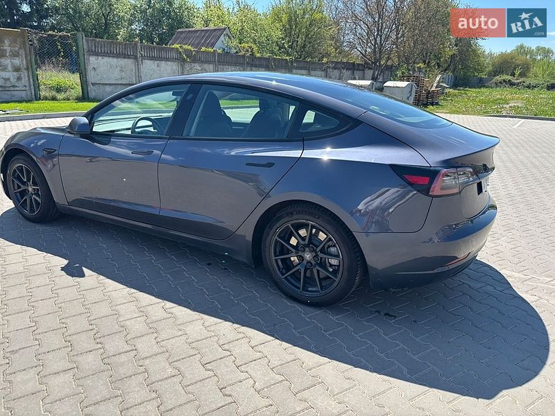 Седан Tesla Model 3 2022 в Виннице
