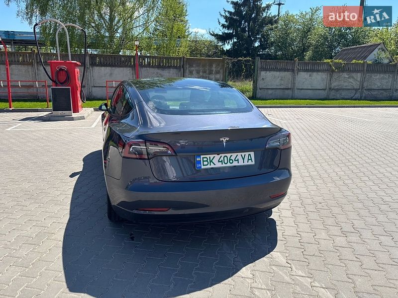Седан Tesla Model 3 2022 в Виннице