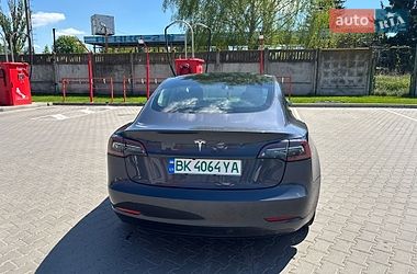 Седан Tesla Model 3 2022 в Виннице