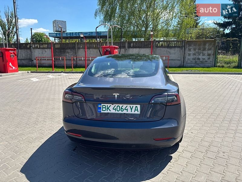 Седан Tesla Model 3 2022 в Виннице