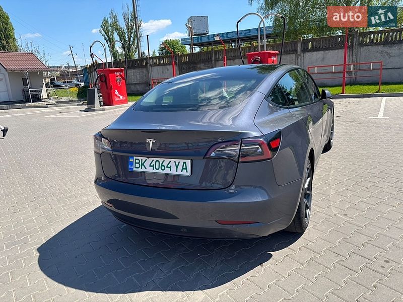 Седан Tesla Model 3 2022 в Виннице