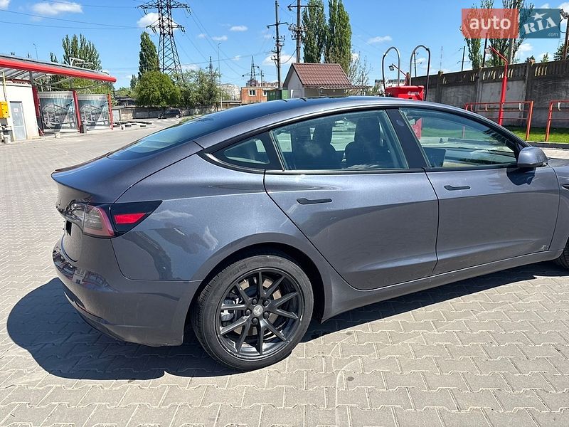 Седан Tesla Model 3 2022 в Виннице