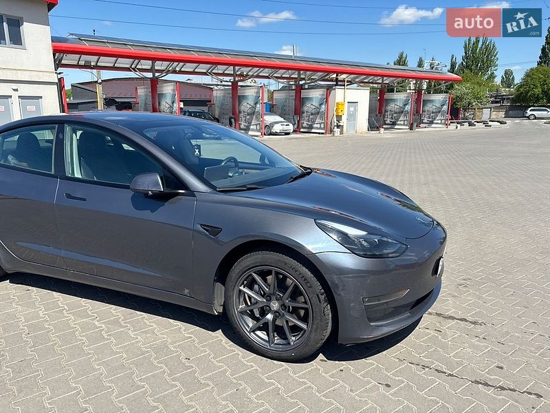 Седан Tesla Model 3 2022 в Виннице