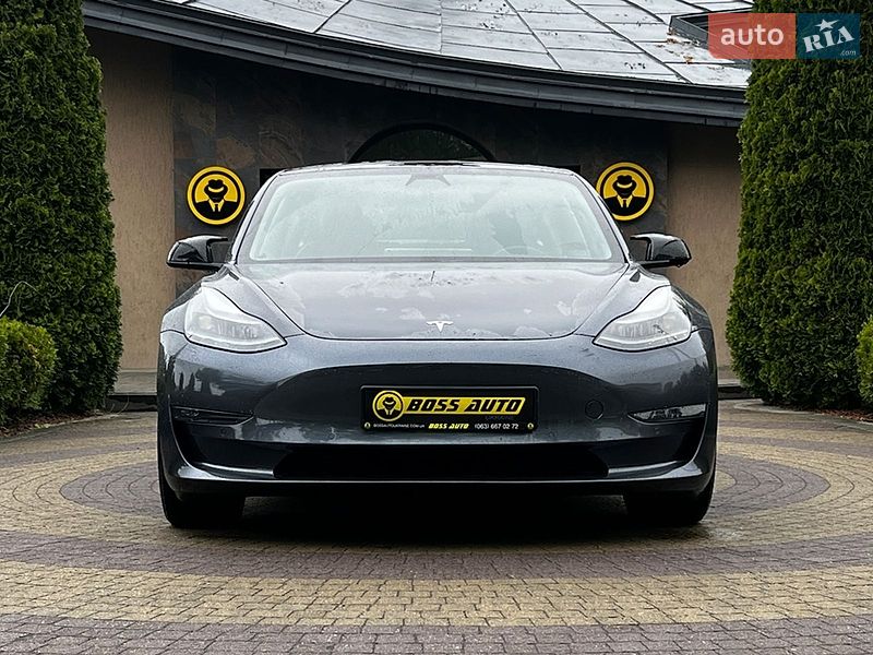 Седан Tesla Model 3 2021 в Львове