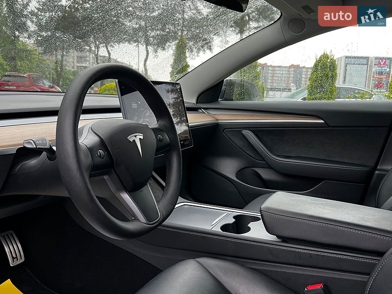 Седан Tesla Model 3 2021 в Львове