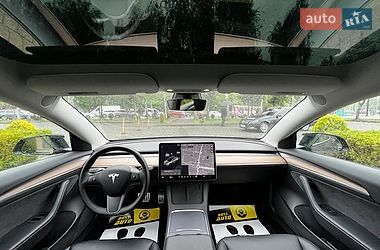 Седан Tesla Model 3 2021 в Львове