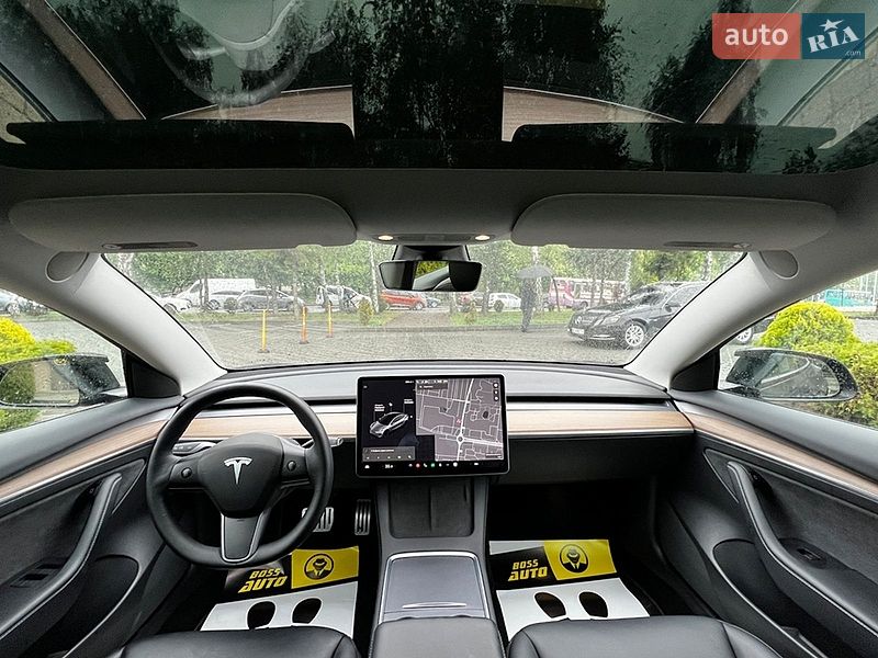 Седан Tesla Model 3 2021 в Львове