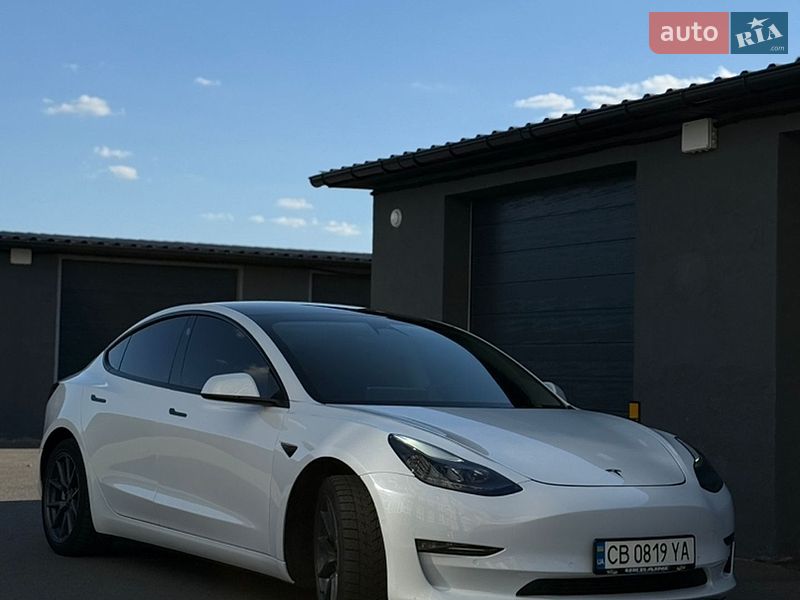 Седан Tesla Model 3 2022 в Чернігові