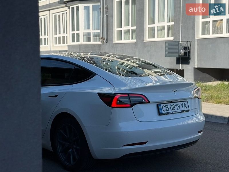 Седан Tesla Model 3 2022 в Чернігові
