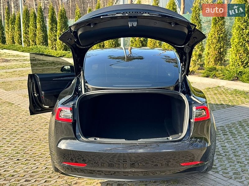 Седан Tesla Model 3 2023 в Харкові
