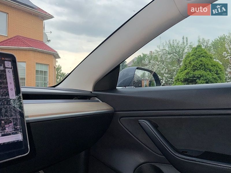 Седан Tesla Model 3 2018 в Броварах