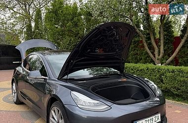 Седан Tesla Model 3 2018 в Броварах