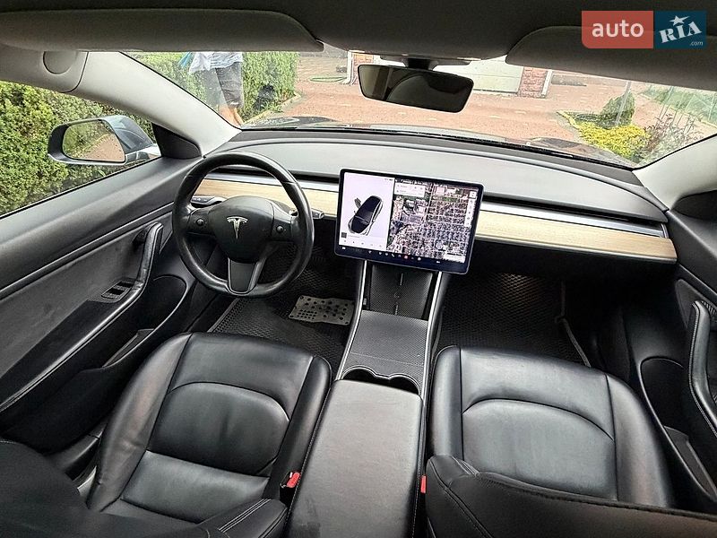 Седан Tesla Model 3 2018 в Броварах