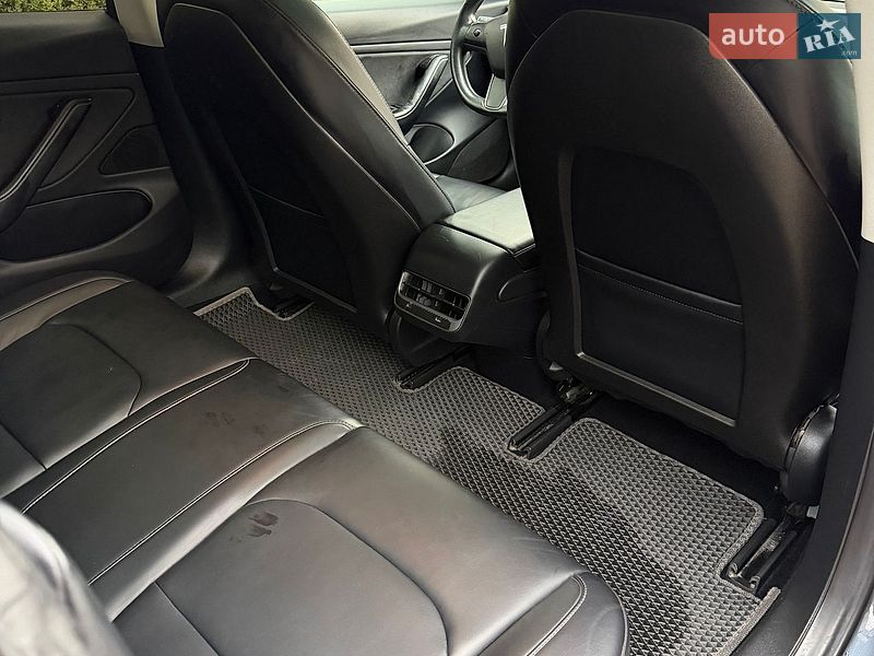 Седан Tesla Model 3 2018 в Броварах