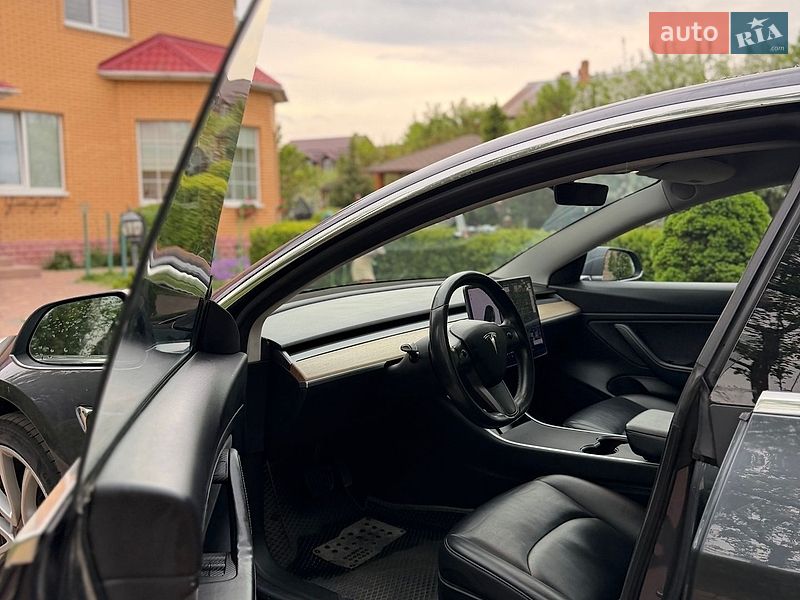 Седан Tesla Model 3 2018 в Броварах