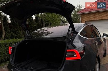 Седан Tesla Model 3 2018 в Броварах