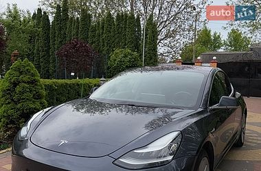 Седан Tesla Model 3 2018 в Броварах