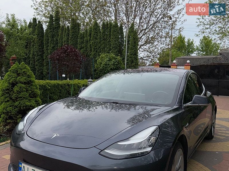 Седан Tesla Model 3 2018 в Броварах