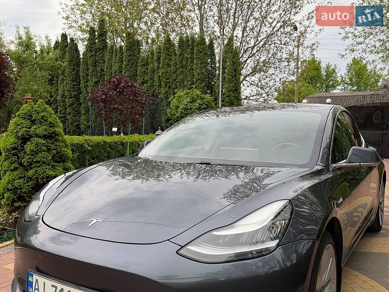Седан Tesla Model 3 2018 в Броварах