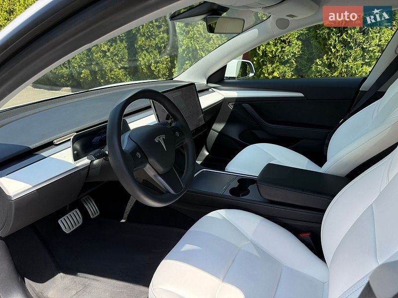 Седан Tesla Model 3 2021 в Ивано-Франковске