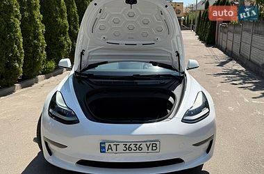 Седан Tesla Model 3 2021 в Ивано-Франковске