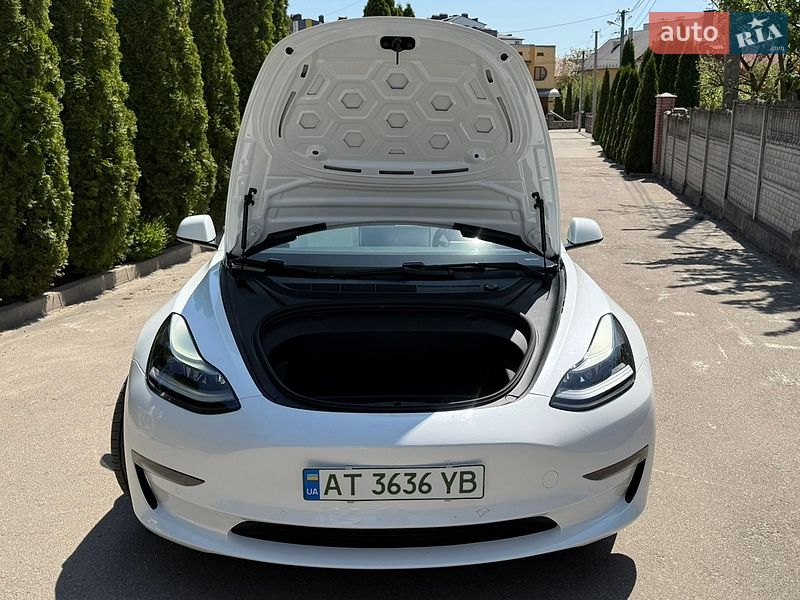 Седан Tesla Model 3 2021 в Ивано-Франковске