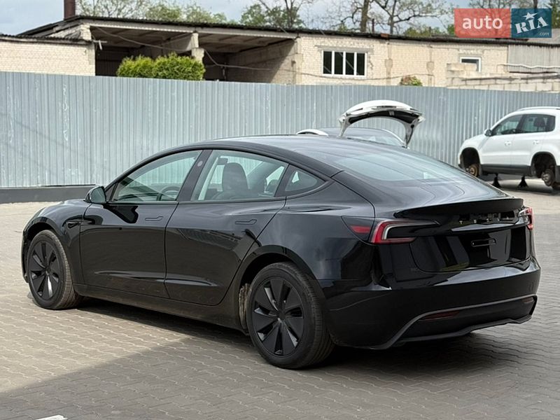 Седан Tesla Model 3 2025 в Луцьку