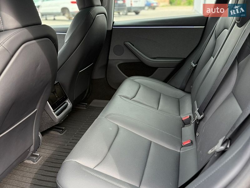 Седан Tesla Model 3 2025 в Луцьку