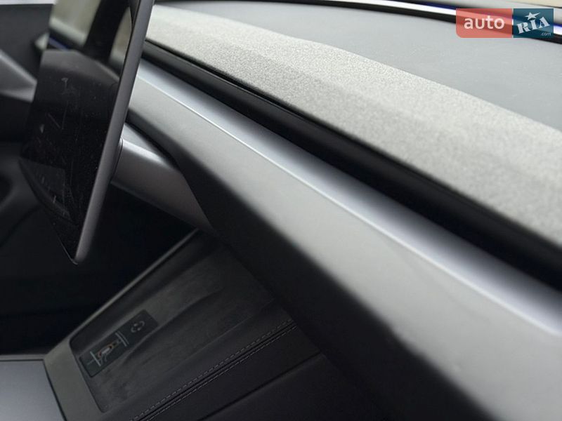 Седан Tesla Model 3 2025 в Луцьку