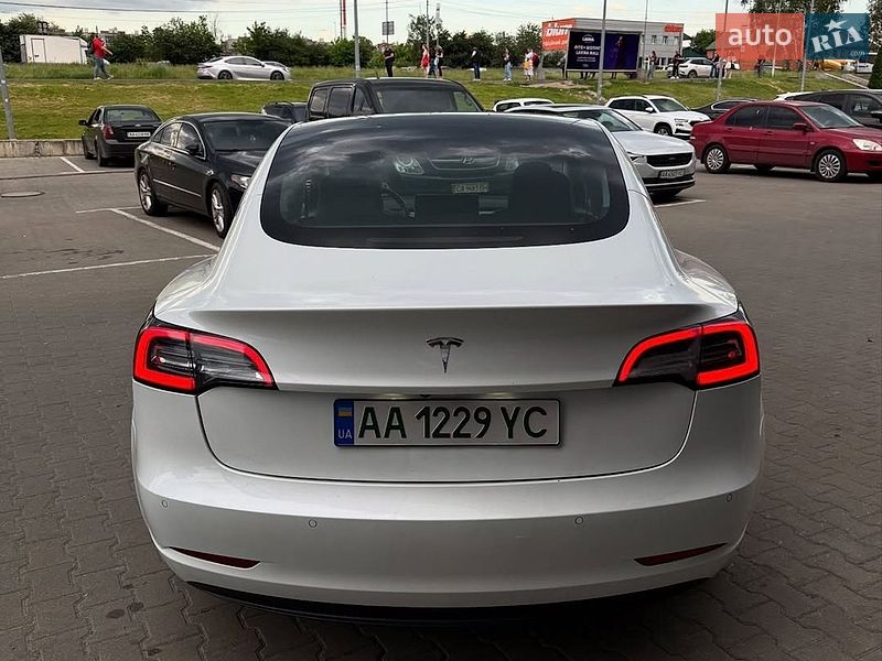 Седан Tesla Model 3 2019 в Києві