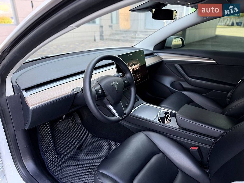 Седан Tesla Model 3 2022 в Кривому Розі