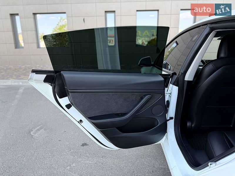 Седан Tesla Model 3 2022 в Кривому Розі