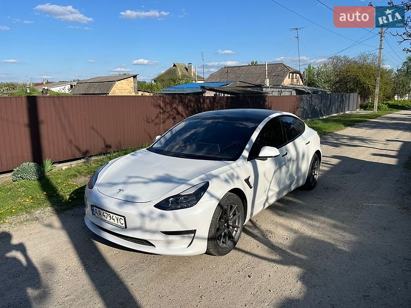 Седан Tesla Model 3 2021 в Киеве