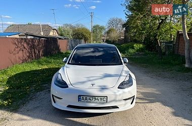 Седан Tesla Model 3 2021 в Киеве