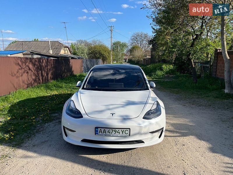 Седан Tesla Model 3 2021 в Киеве