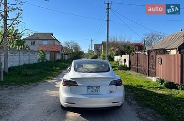 Седан Tesla Model 3 2021 в Киеве
