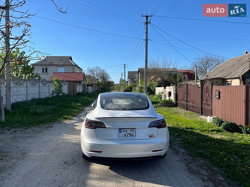 Седан Tesla Model 3 2021 в Киеве