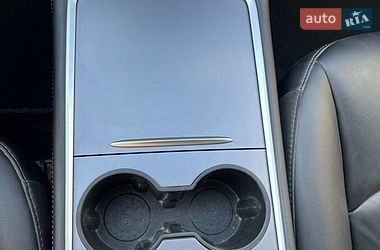 Седан Tesla Model 3 2021 в Киеве