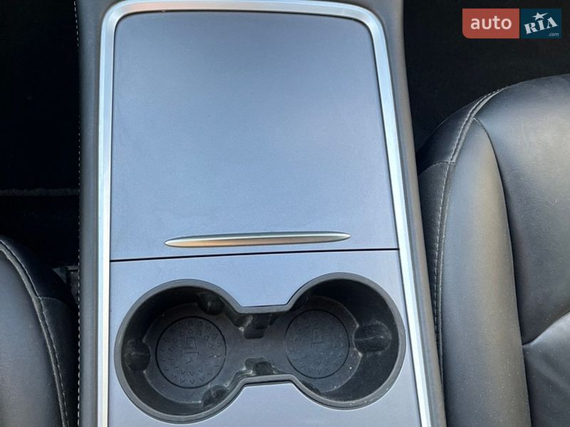 Седан Tesla Model 3 2021 в Киеве