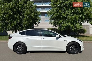 Седан Tesla Model 3 2022 в Киеве