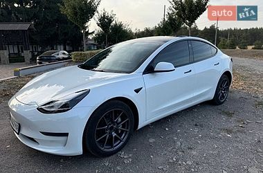 Седан Tesla Model 3 2022 в Черкассах