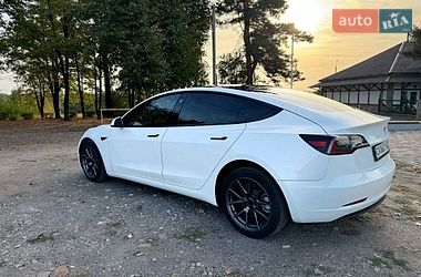 Седан Tesla Model 3 2022 в Черкассах