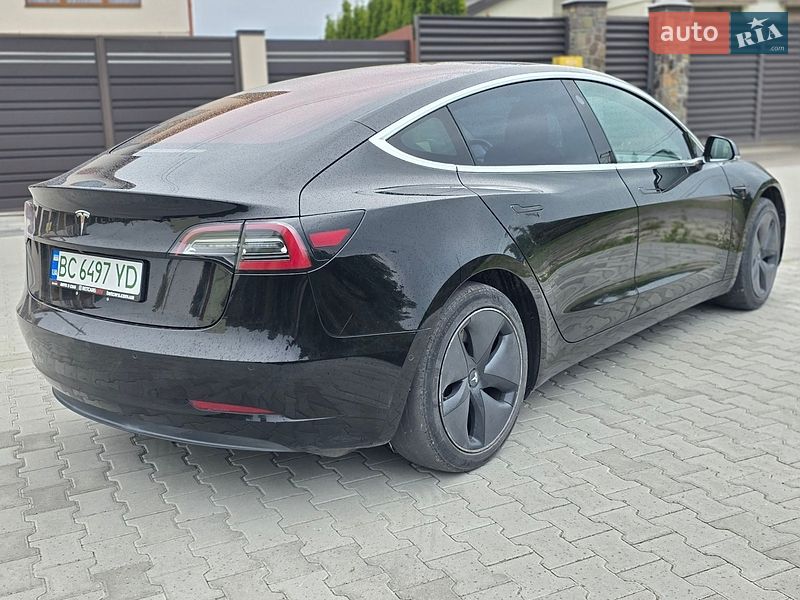 Седан Tesla Model 3 2018 в Львове