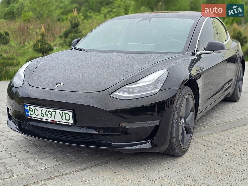 Седан Tesla Model 3 2018 в Львове