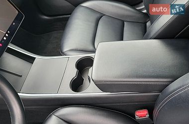 Седан Tesla Model 3 2018 в Львове