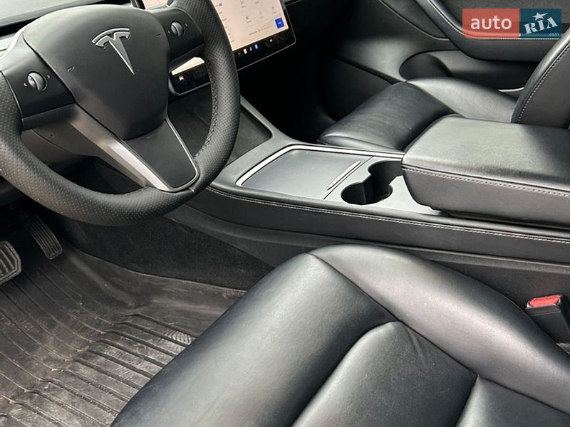 Седан Tesla Model 3 2021 в Львові