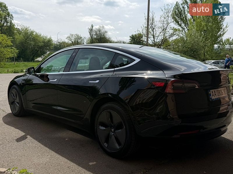Седан Tesla Model 3 2018 в Киеве