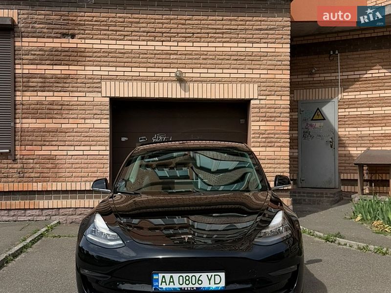 Седан Tesla Model 3 2018 в Киеве